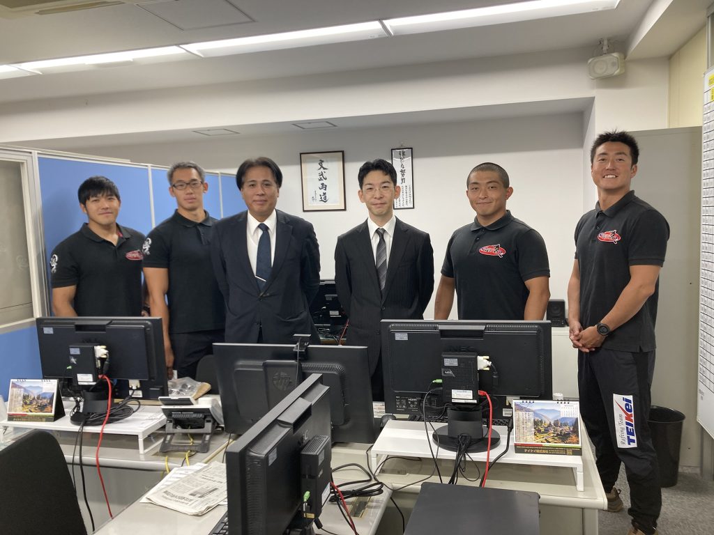 全体朝礼後のテイケイ平塚支社