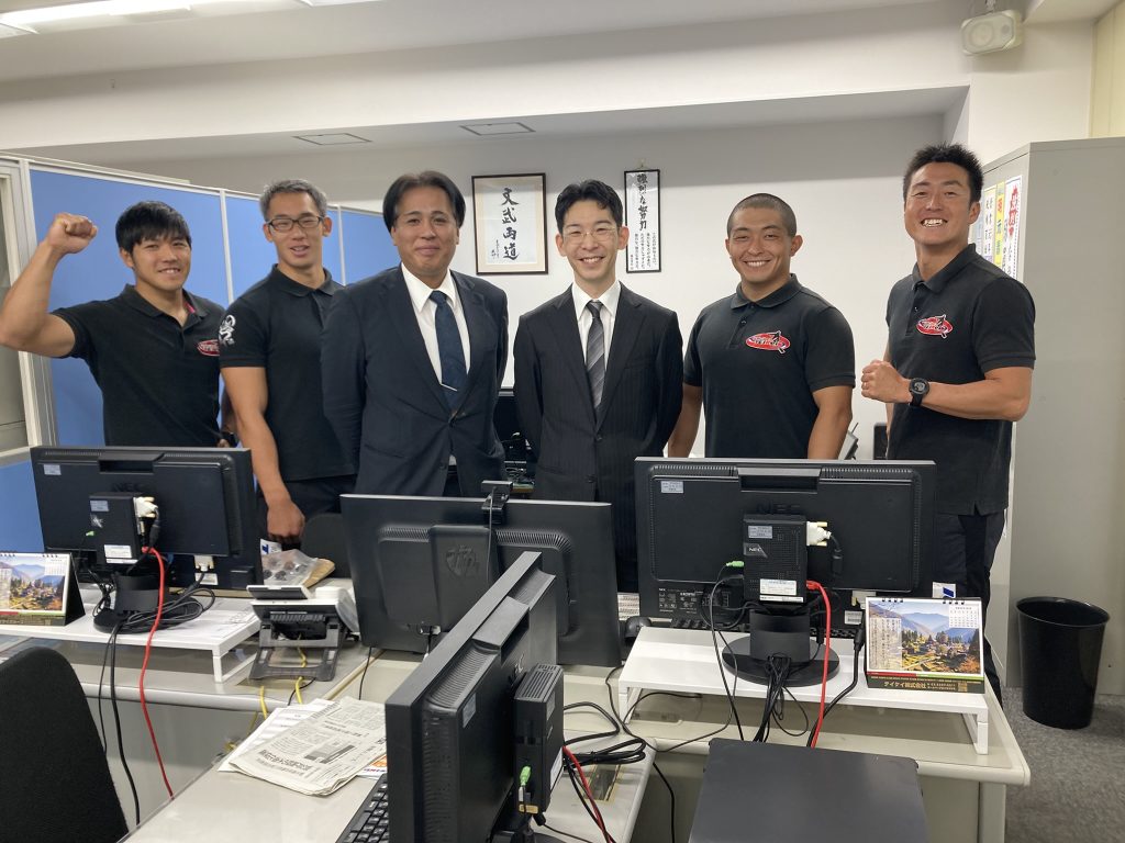 全体朝礼後のテイケイ平塚支社