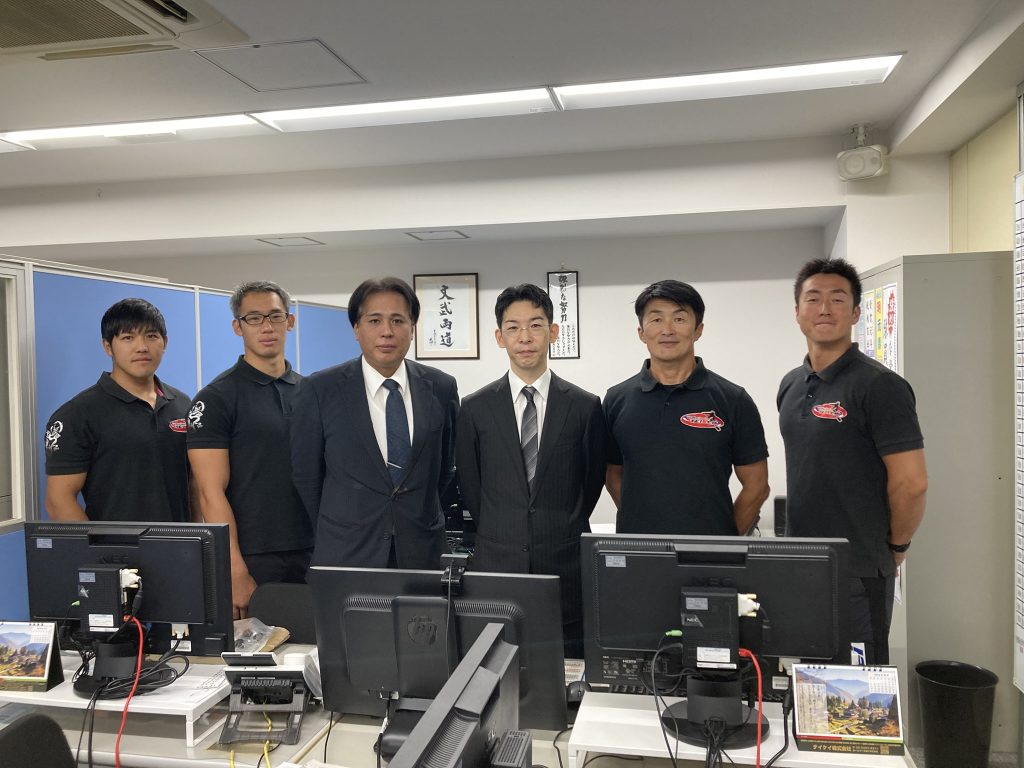 全体朝礼後のテイケイ平塚支社
